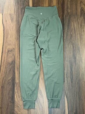 Lululemon green jogger style athletic pants